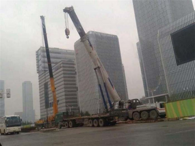 滨江区“自动找平”—— 吊车的 “平地神器” 技术