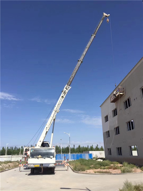 滨江区“轻装强干”—— 吊车的 “轻量化臂架” 技术